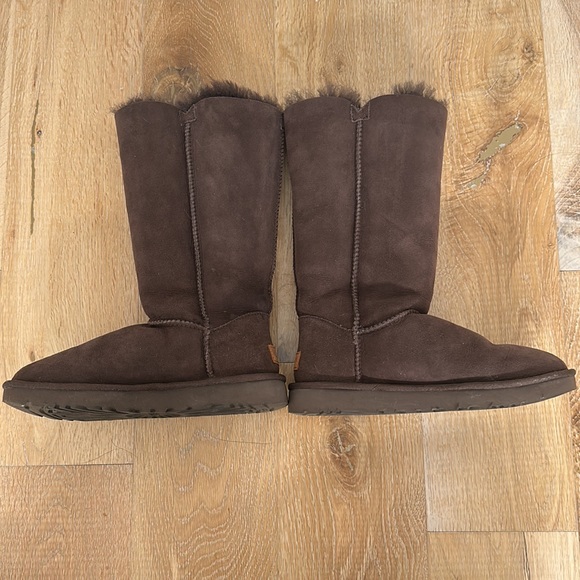 Ugg Bailey Button Triplet II Chocolate Brown Boots 7 EXCELLENT CONDITION - Picture 5 of 16